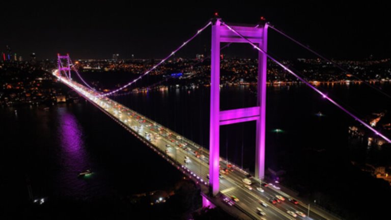 Fatih Sultan Mehmet Köprüsü Global Wellness Day’in 14. Yılı için Magenta’ya Büründü! Fatih Sultan Mehmet Köprüsü Global Wellness Day’in 14. Yılı için Magenta’ya Büründü!